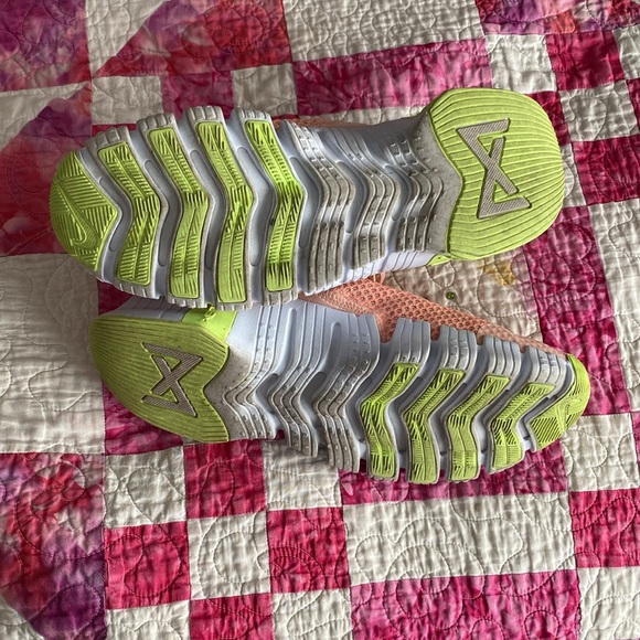 🍑🤍Women’s Nike Metcon size 10.5 - Picture 10 of 10